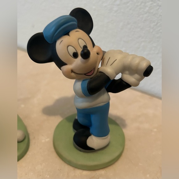 Mickey and Minnie Mouse golfer figurines. - Picture 8 of 12